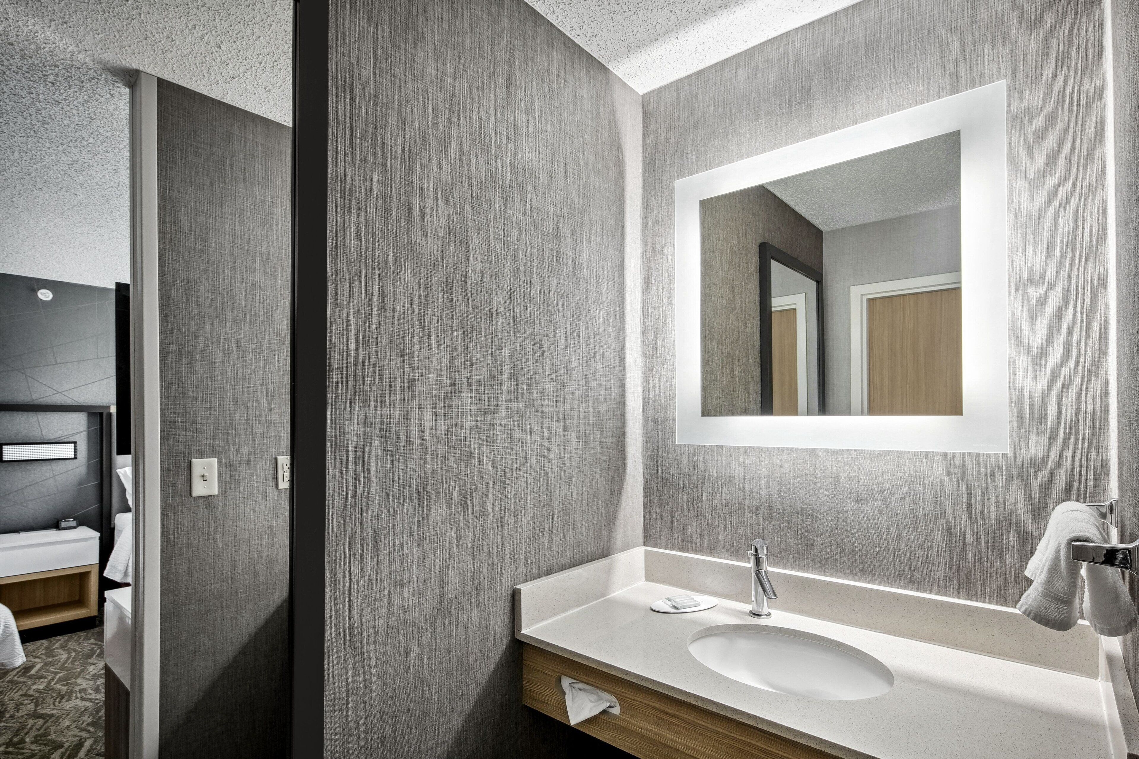 combined shower/bathtub, free toiletries, hair dryer, towels