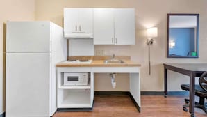 Deluxe Studio, 1 Queen Bed with Sofa bed, Accessible, Non Smoking | Desk, iron/ironing board, free WiFi, bed sheets - Extended Stay America Suites Pleasanton Chabot Dr (Pleasanton)