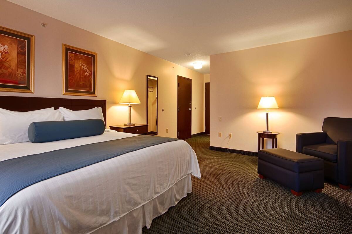 desk, iron/ironing board, free wifi, bed sheets