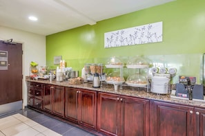 Free daily buffet breakfast - Sleep Inn Statesville I-40 (Statesville)