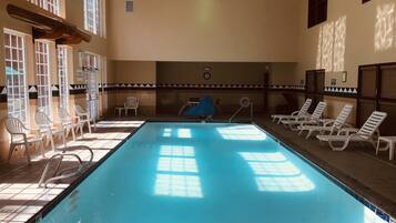 Indoor pool, pool loungers