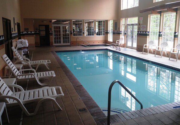 Indoor pool, pool loungers
