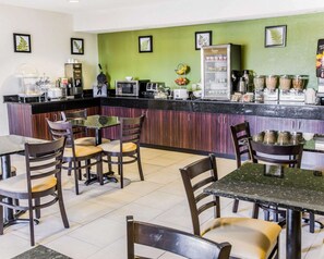 Petit déjeuner buffet compris tous les jours