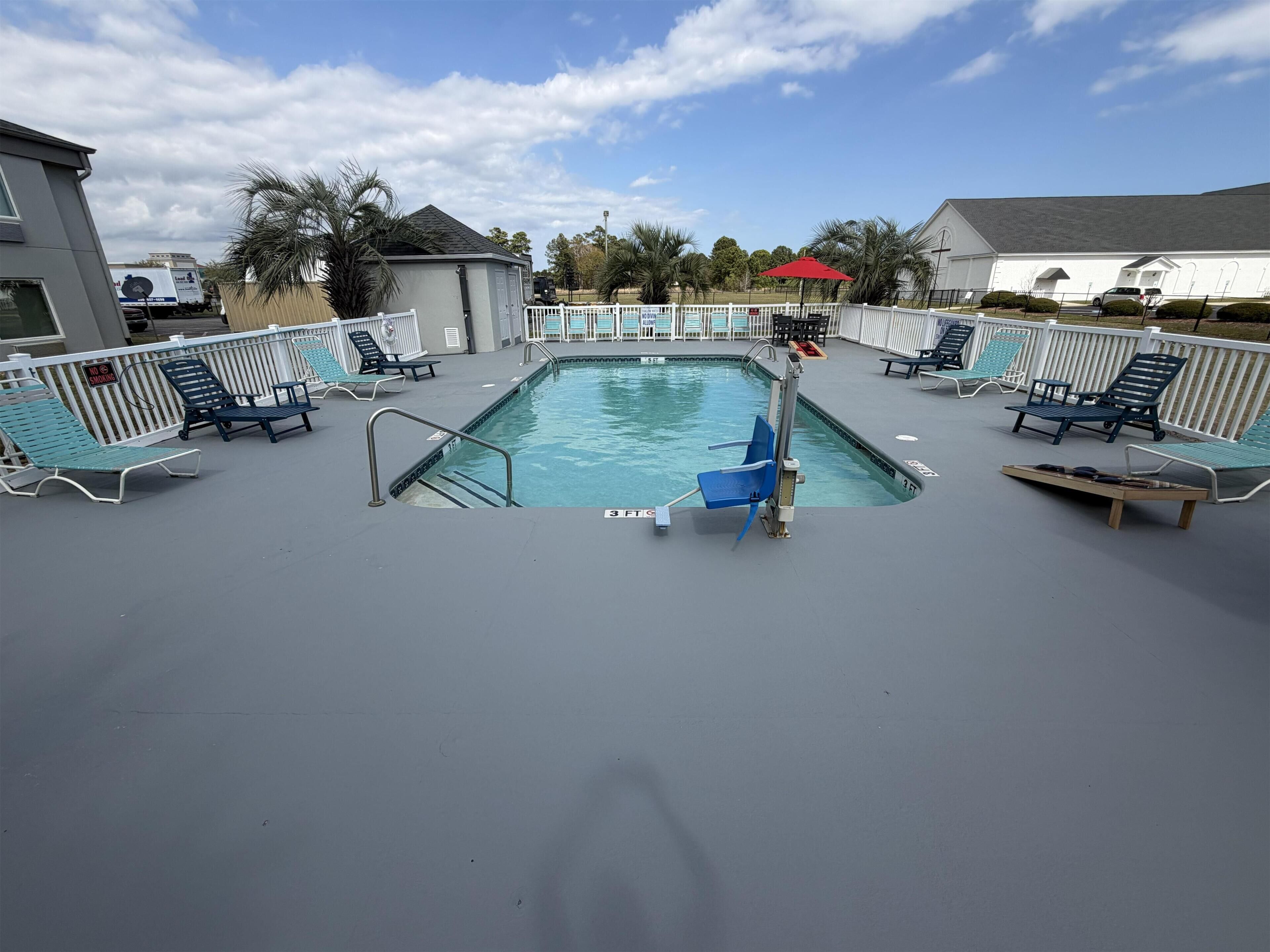 Sæsonbestemt udendørs pool