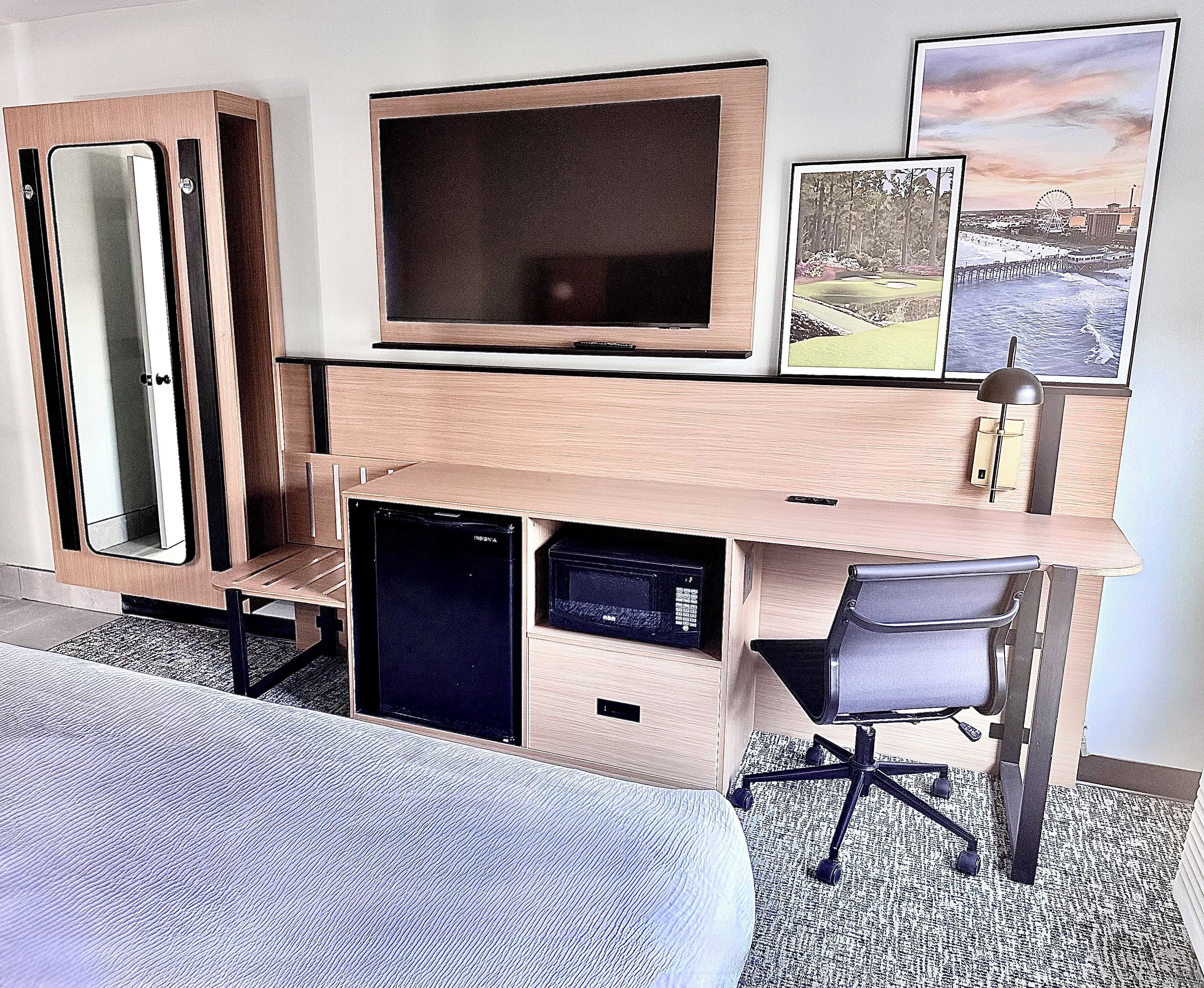 Room, 1 King Bed, Non Smoking | Desk, blackout drapes, iron/ironing board, free cribs/infant beds