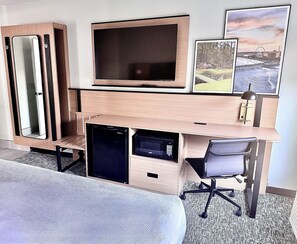 Room, 1 King Bed, Non Smoking | Desk, blackout drapes, iron/ironing board, free cribs/infant beds