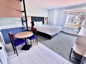 客房, 1 张大床, 无烟房 | 办公桌、遮光窗帘、熨斗/熨衣板、免费婴儿床