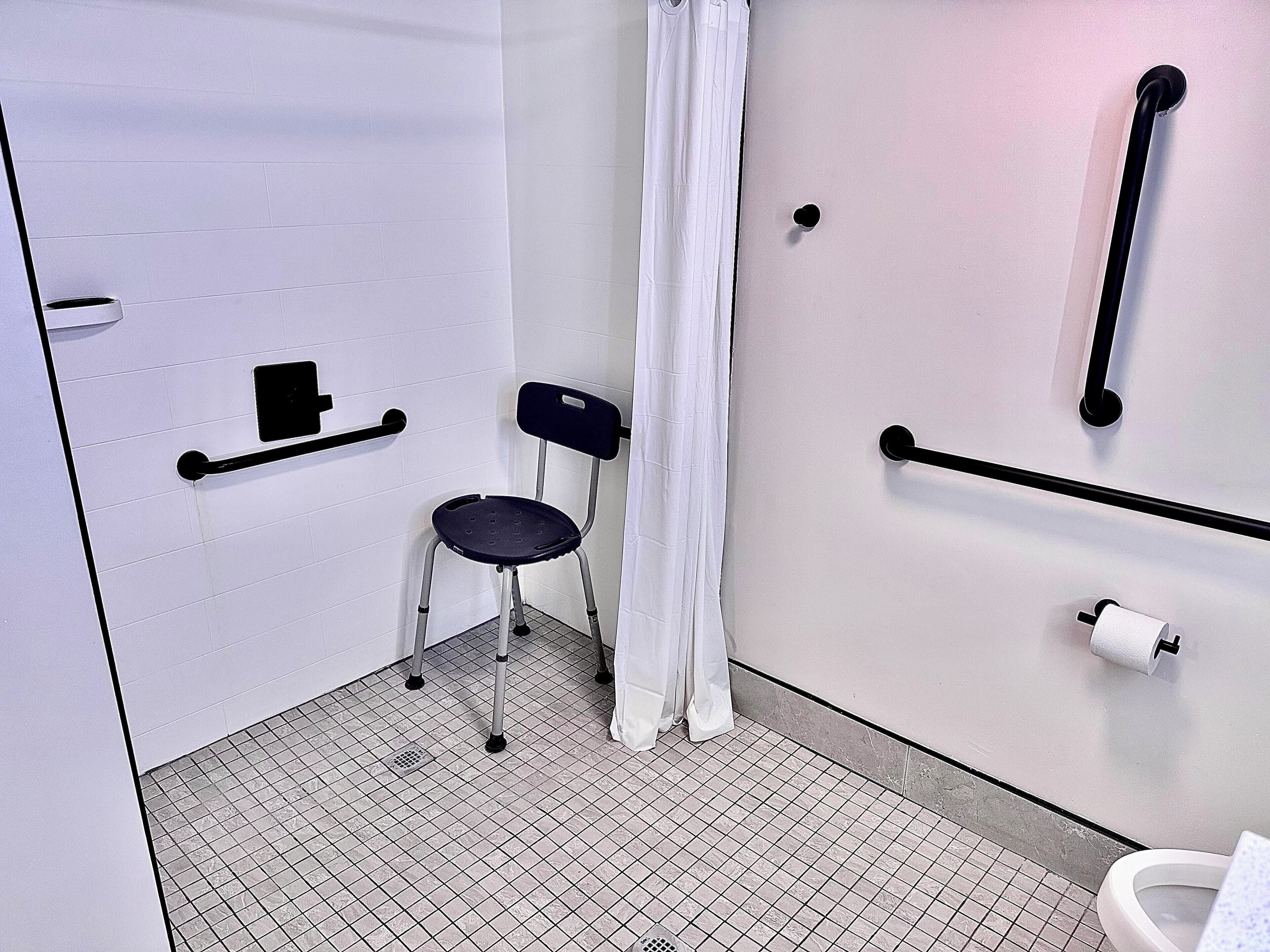 Room, 1 Queen Bed, Non Smoking | Bathroom | Combined shower/tub, free toiletries, hair dryer, towels