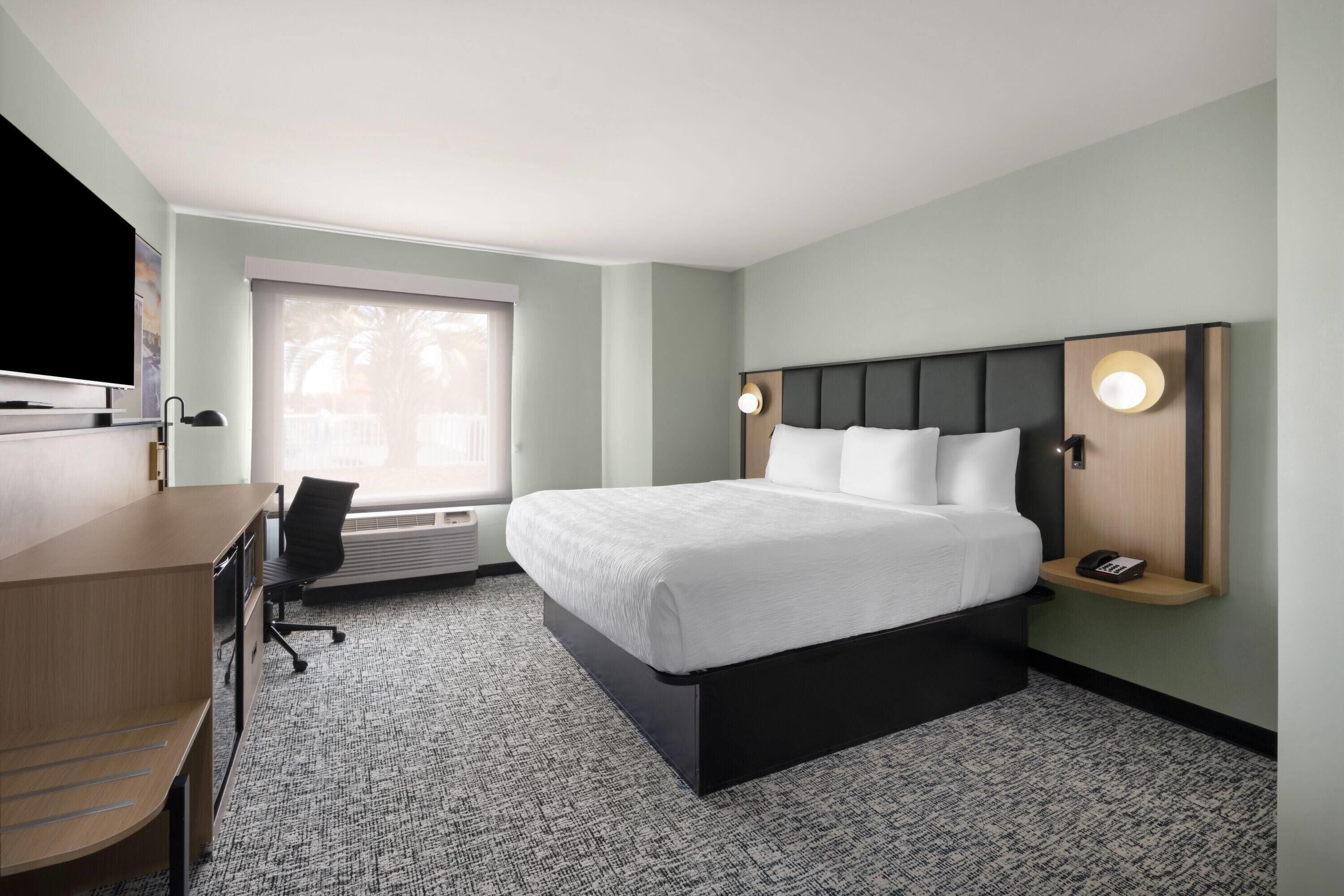 Room, 1 King Bed, Non Smoking | Desk, blackout drapes, iron/ironing board, free cribs/infant beds