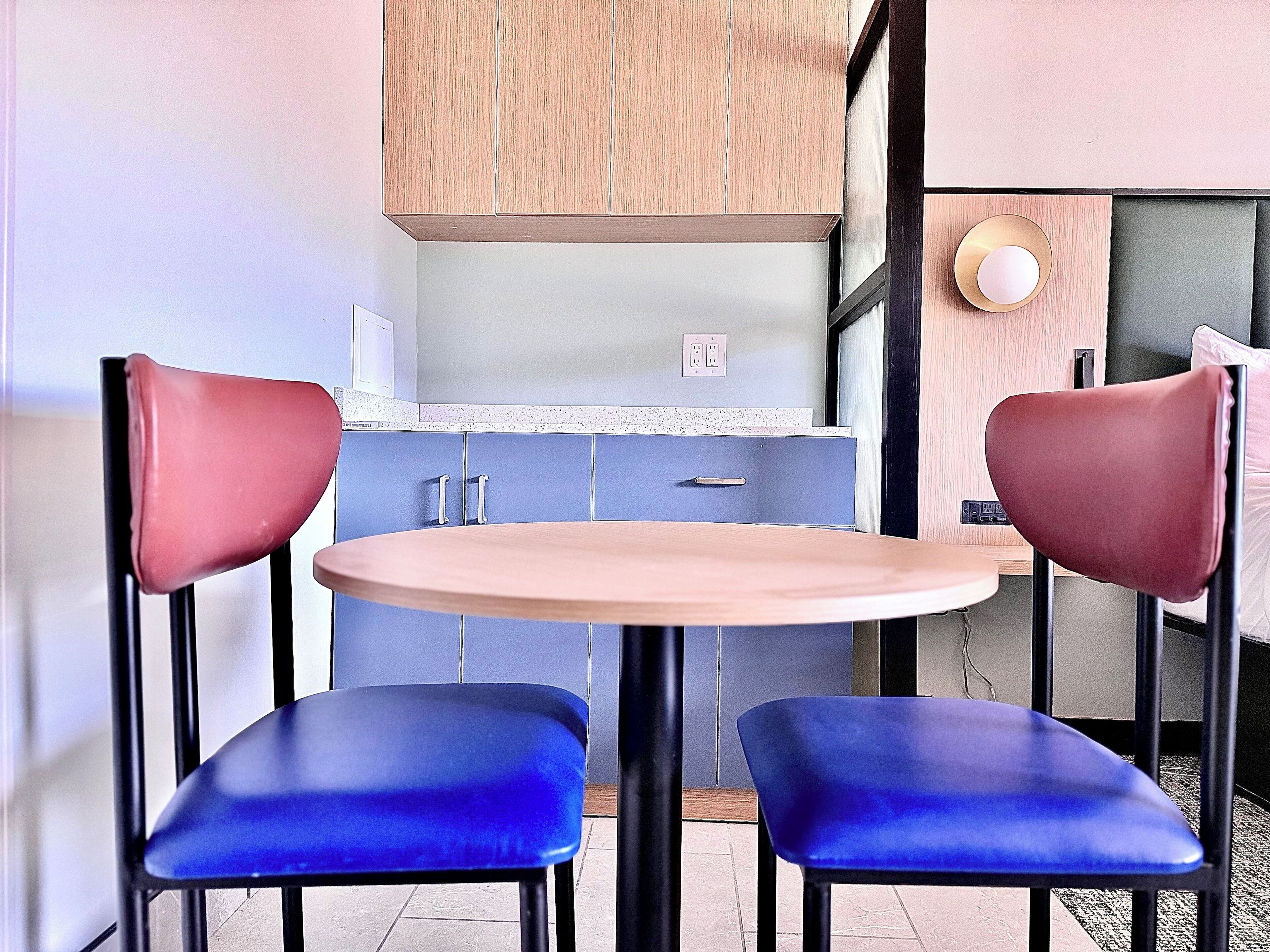 Room, 1 Queen Bed, Non Smoking | Desk, blackout drapes, iron/ironing board, free cribs/infant beds