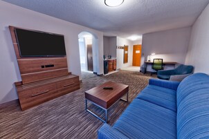 Suite, 1 King Bed, Jetted Tub | Hypo-allergenic bedding, in-room safe, desk, iron/ironing board