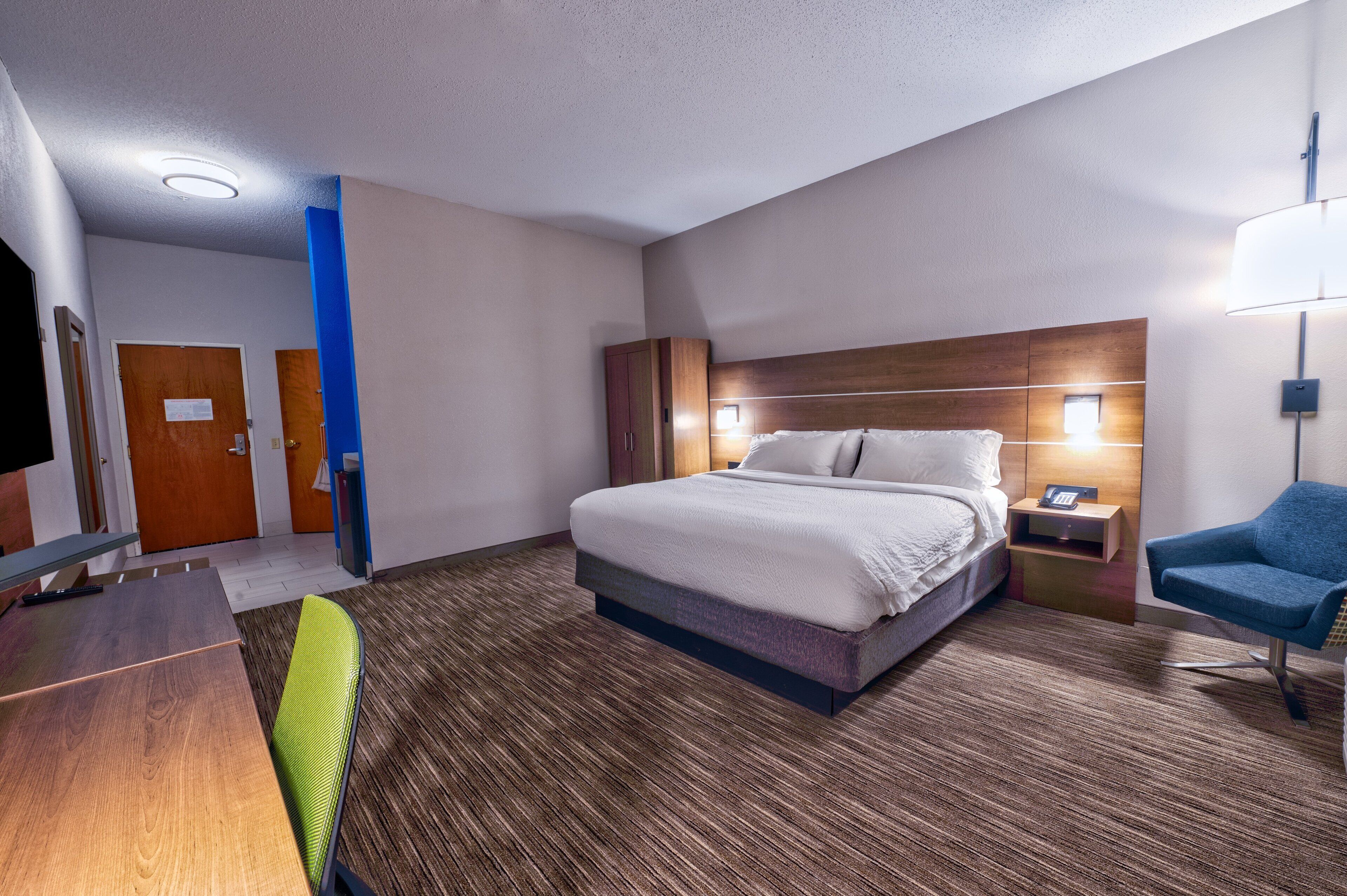 Hypo-allergenic bedding, in-room safe, desk, iron/ironing board