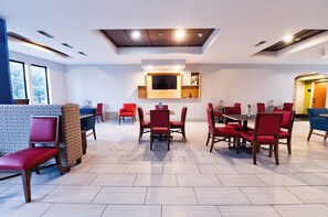 Free daily buffet breakfast - Holiday Inn Express Hotel & Suites Goshen by IHG (Goshen)