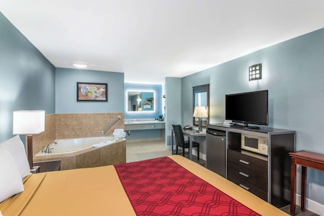Schreibtisch, Verdunkelungsvorhänge, Bügeleisen/Bügelbrett. Econo Lodge Hesperia - Victorville I-15