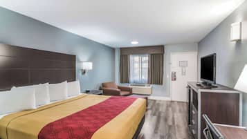 Standaard kamer, 1 kingsize bed, niet-roken | Een bureau, verduisterende gordijnen, een strijkplank/strijkijzer