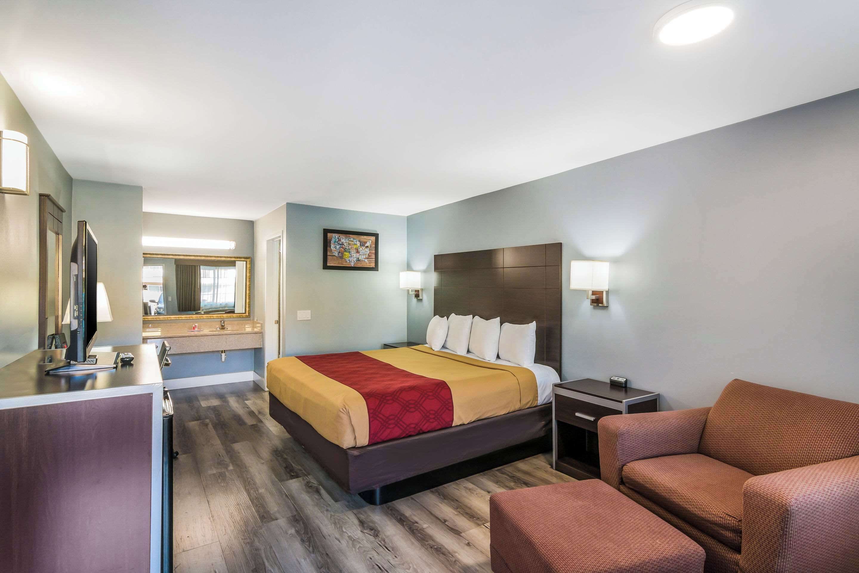 Room, 1 King Bed with Sofa bed, Non Smoking | Desk, blackout curtains, iron/ironing board, free cots/infant beds