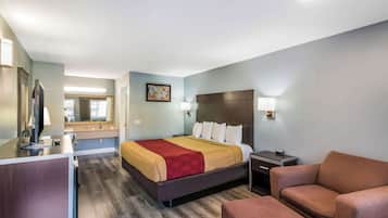 Kamer, 1 kingsize bed met slaapbank, niet-roken | Een bureau, verduisterende gordijnen, een strijkplank/strijkijzer