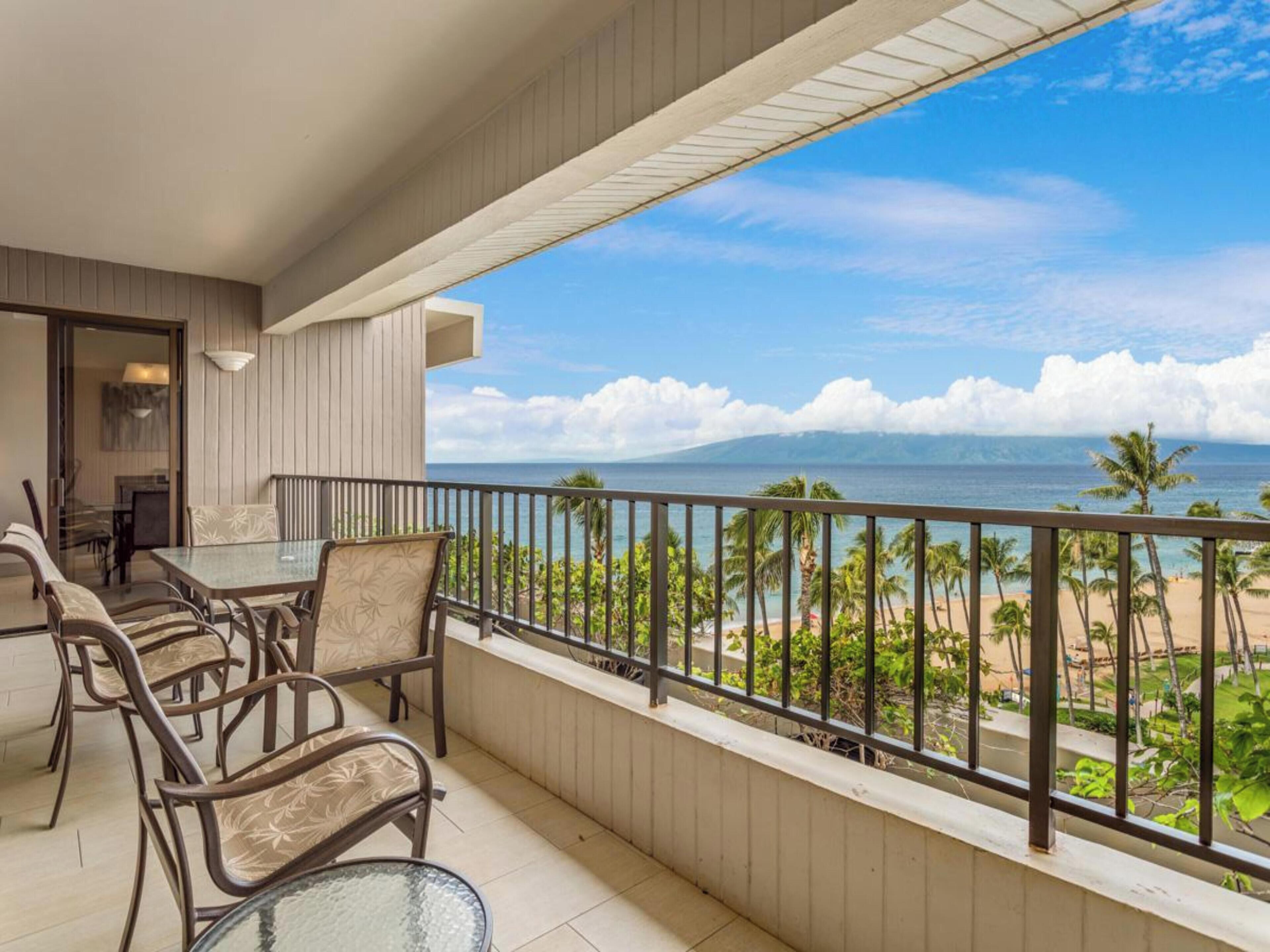 Condo, 2 Bedrooms, Ocean View (383) | Front of property