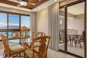 Quarto, 1 quarto, vista para o oceano (Plus Den) | Opções para refeição no quarto