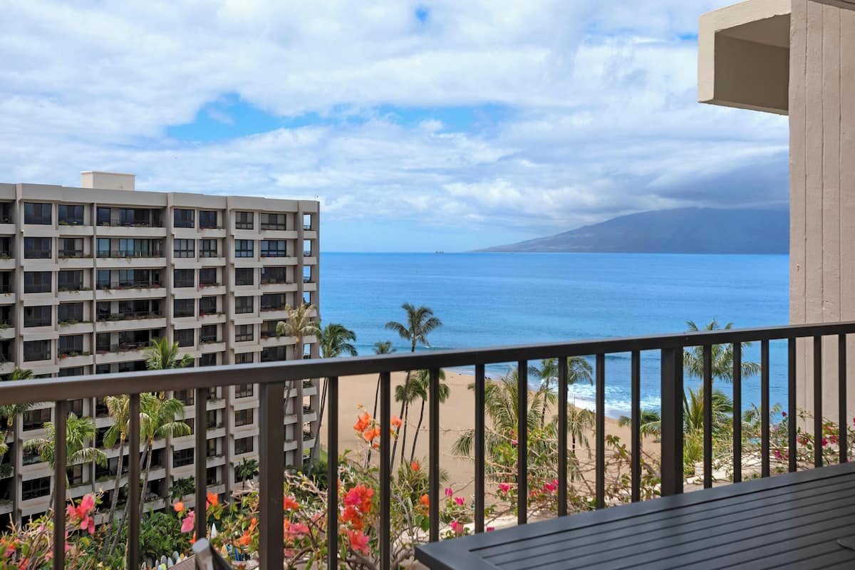 Condo, 2 Bedrooms, Ocean View (1104) | Front of property