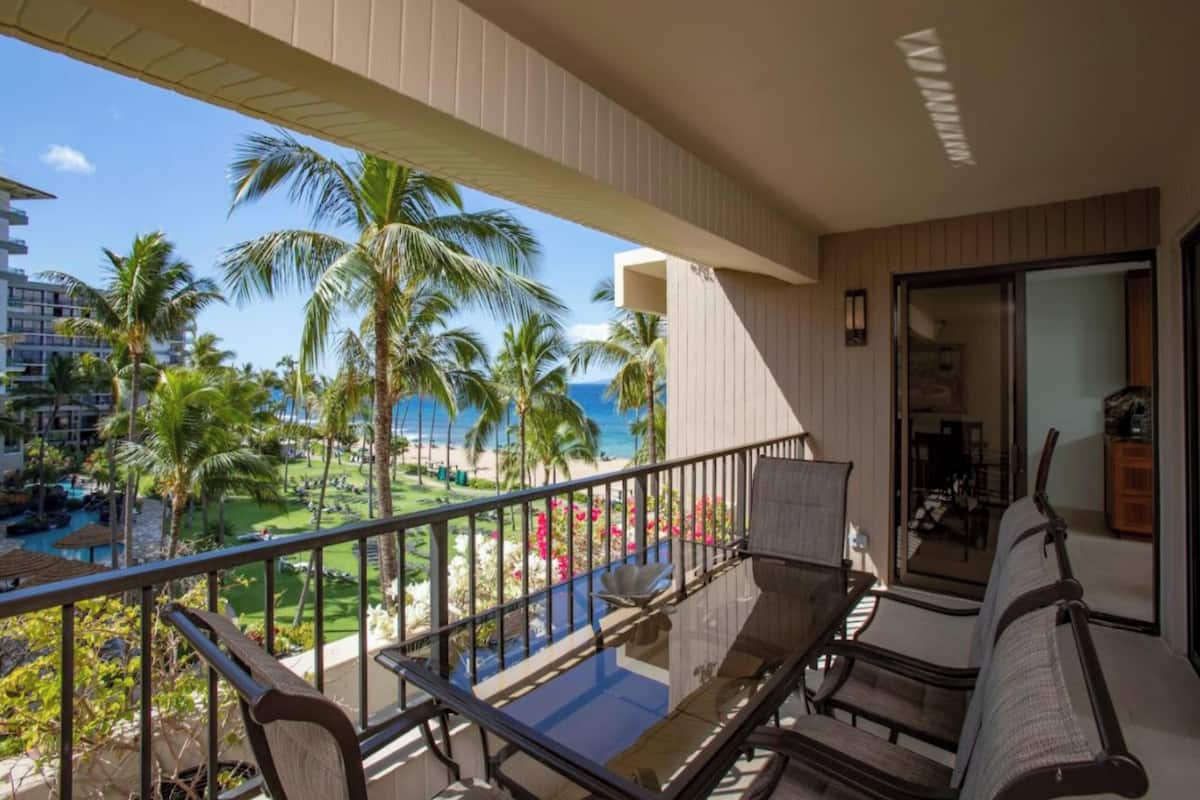 Condo, 2 Bedrooms, Ocean View (354) | Front of property