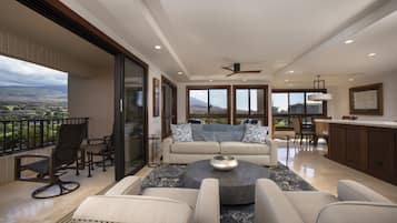 Room, 2 Bedrooms, Mountain View | Living area