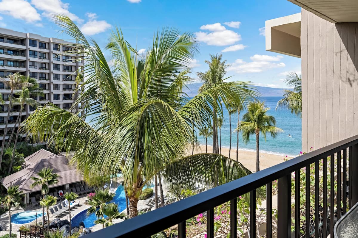 Condo, 2 Bedrooms, Ocean View (164) | Front of property