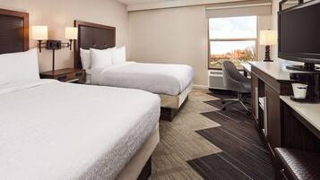 Literie de qualité supérieure, bureau, fer et planche à repasser