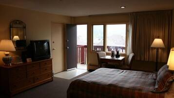 Standard Room, 2 Queen Beds, Valley View