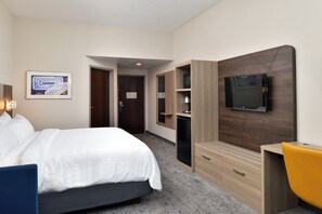 Habitación estándar, 1 cama de matrimonio grande (Leisure) | 1 dormitorio, ropa de cama de alta calidad, caja fuerte y escritorio