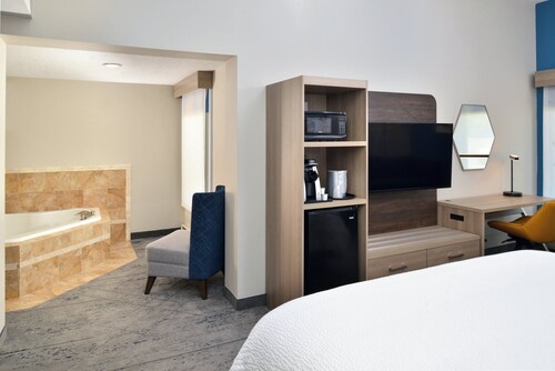 Holiday Inn Express Lewisburg/New Columbia by IHG