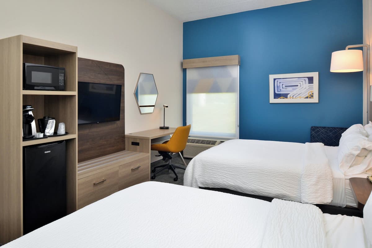 Standard Room, 2 Katil Ratu (Queen) | Peralatan tempat tidur premium, peti besi dalam bilik, meja