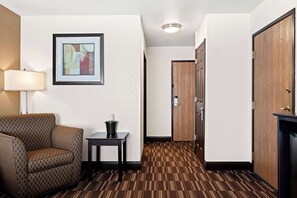 Standard Room, 1 Queen Bed, Non Smoking, Refrigerator & Microwave | Premium bedding, desk, iron/ironing board, free cribs/infant beds - Best Western Monticello Gateway Inn (Monticello)