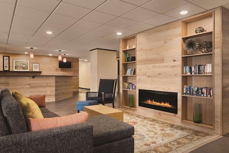 Lobby. Country Inn & Suites by Radisson, Mt. Pleasant-Racine West, WI