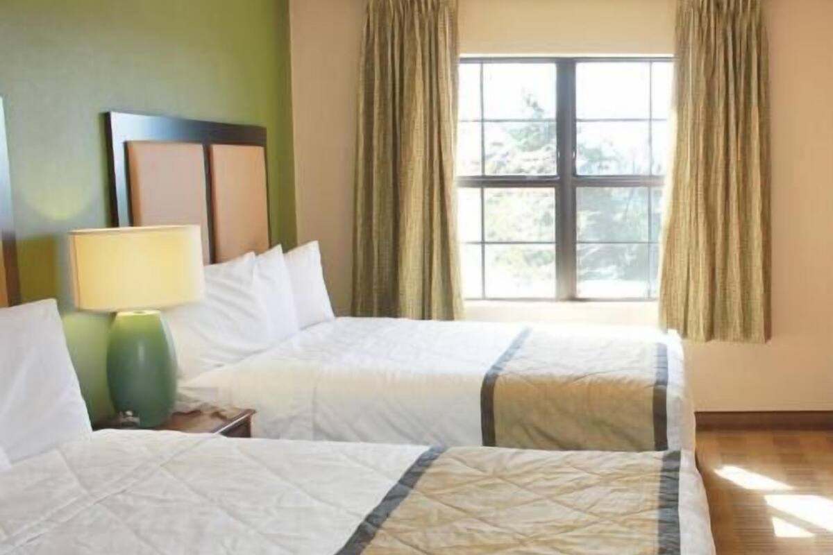 舒適加層、書桌、遮光布/窗簾、熨斗/熨衣板