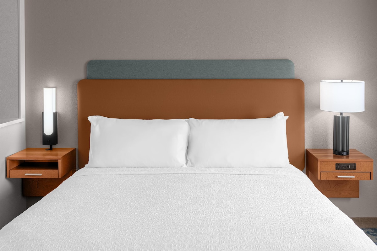 In-room safe, desk, laptop workspace, iron/ironing board