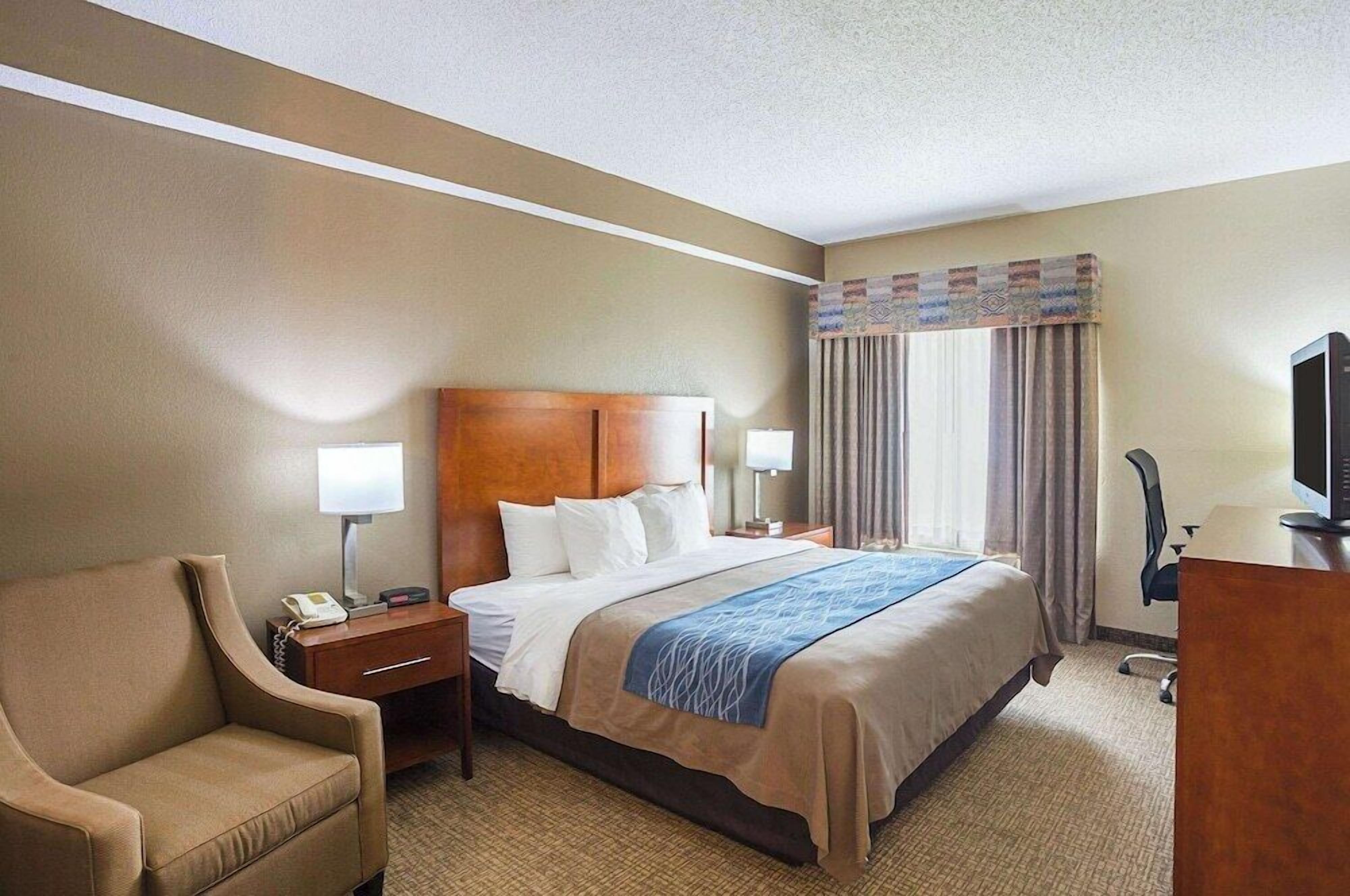 Desk, blackout drapes, iron/ironing board, free WiFi