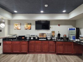 Free daily buffet breakfast