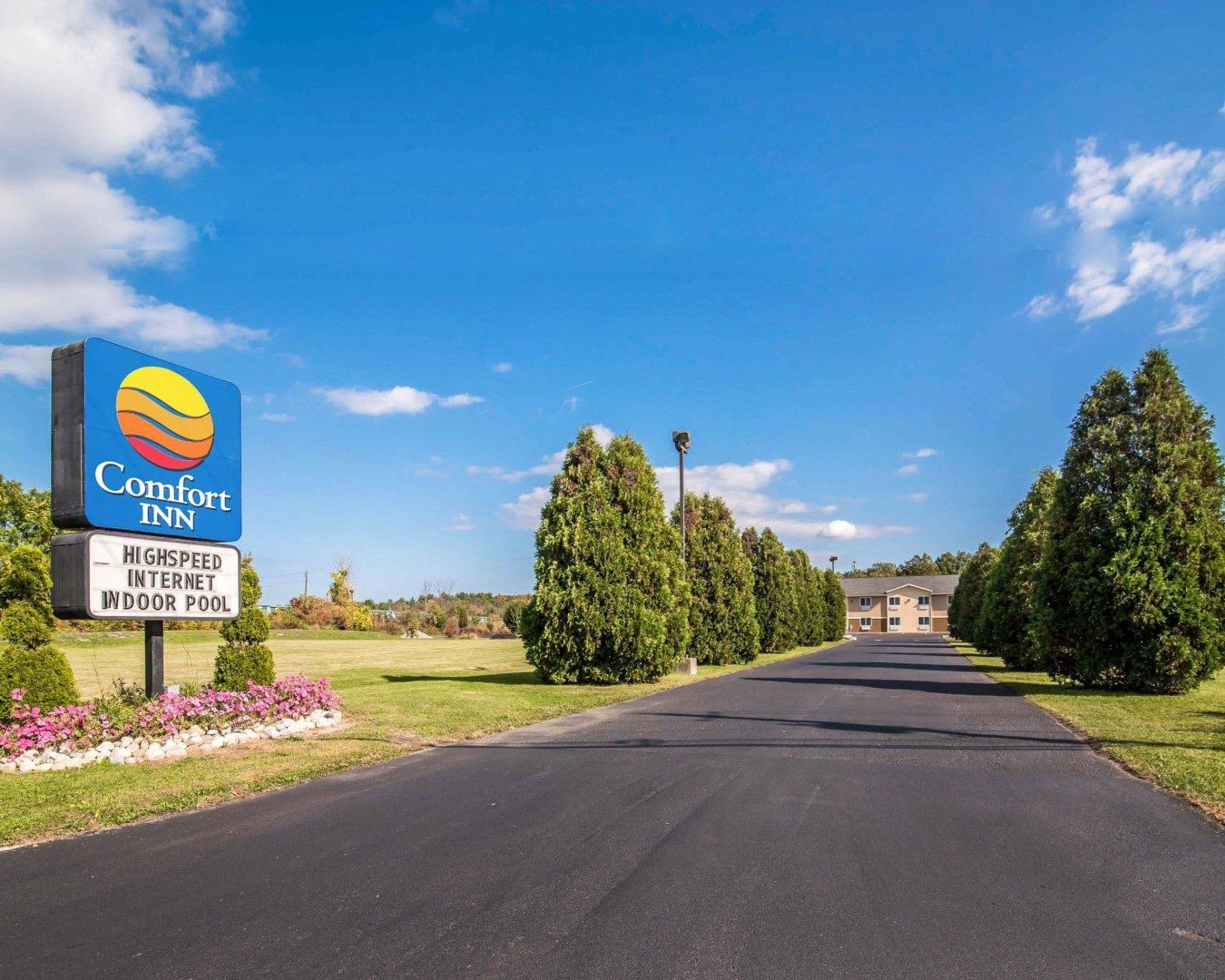 A Comfort Inn sign with a high-speed internet indoor pool feature.