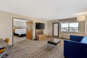 In-room safe, desk, blackout curtains, iron/ironing board - Holiday Inn Express Fallon by IHG (Fallon)