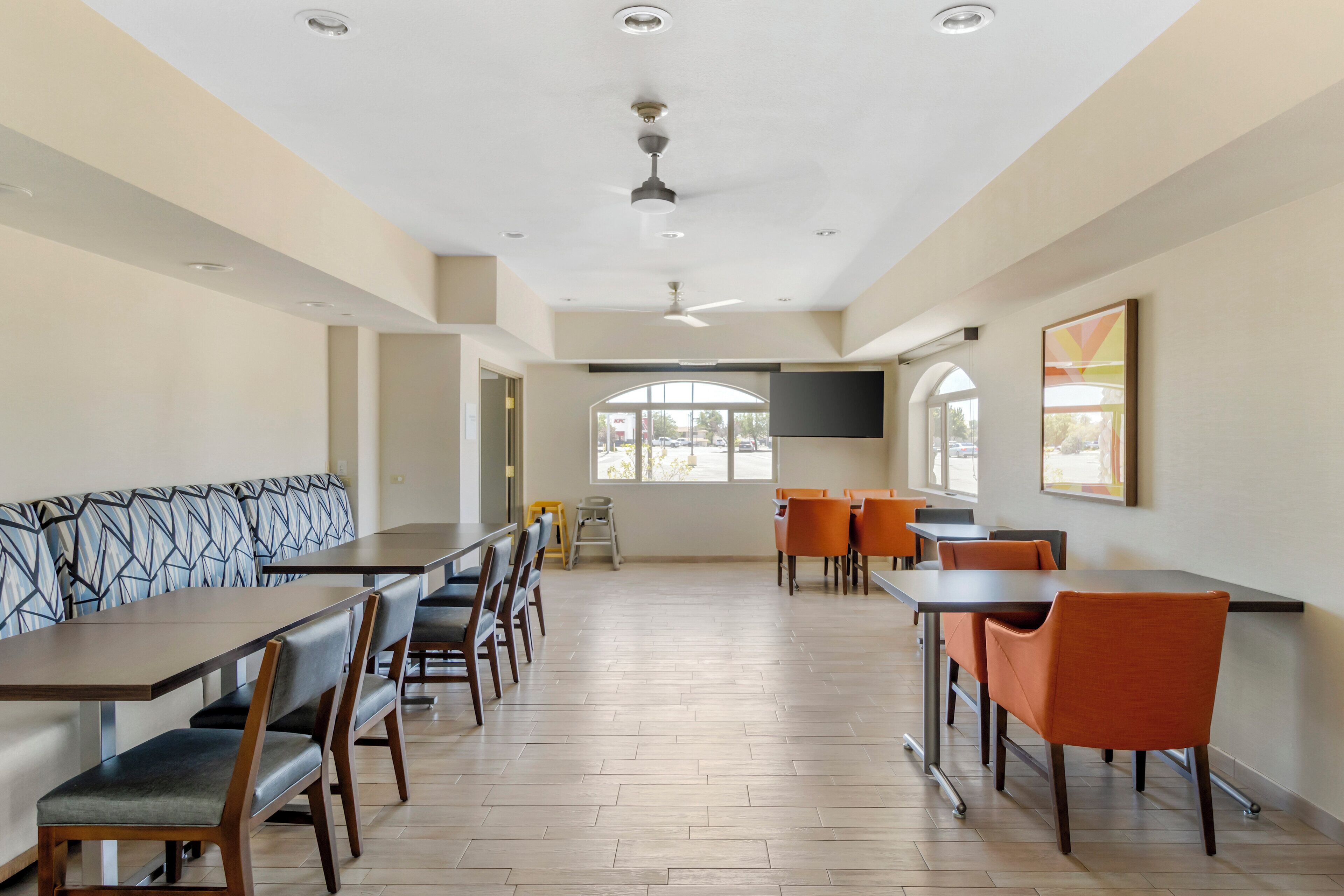 free buffet breakfast