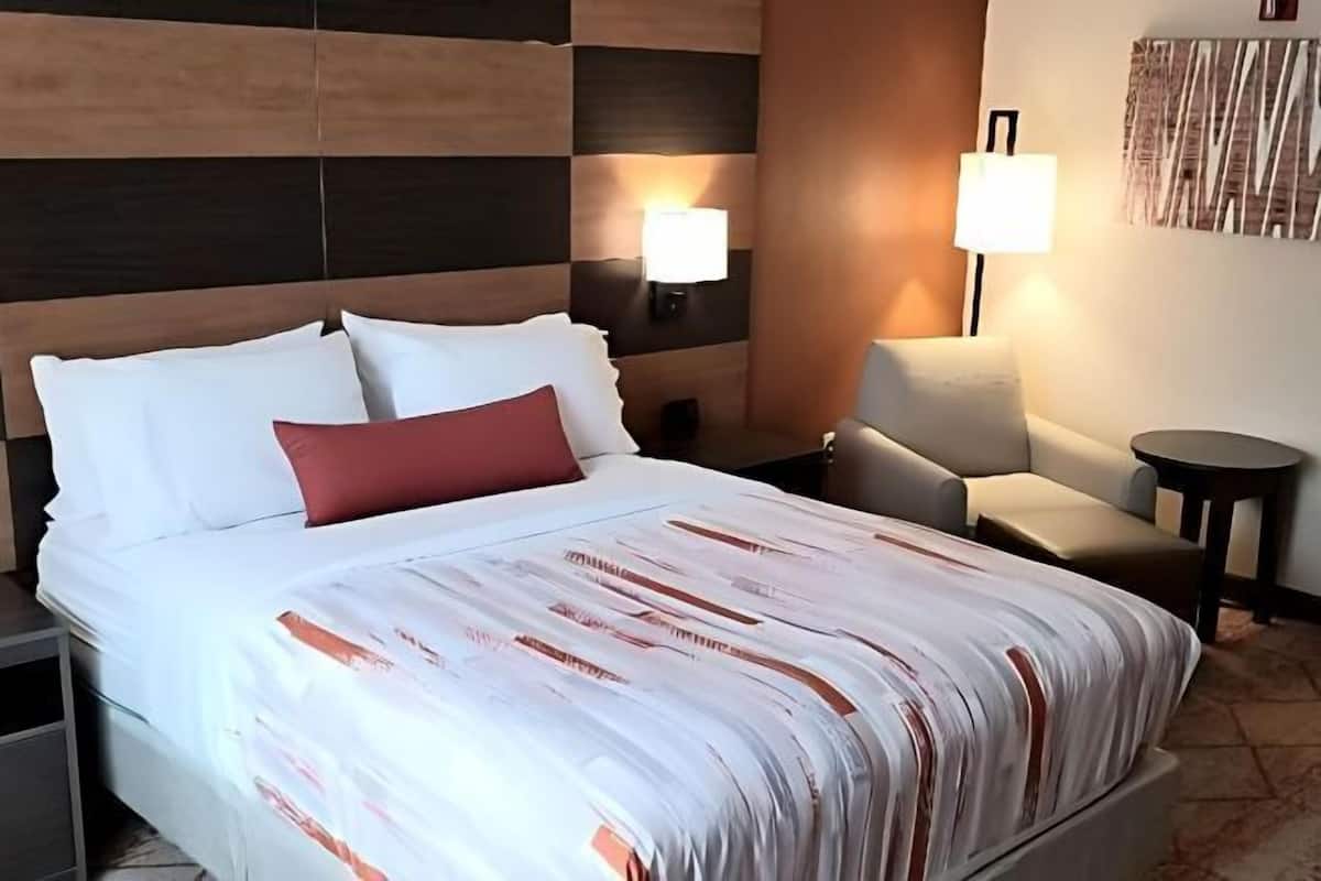 Escritorio, tabla de planchar con plancha y cunas gratuitas