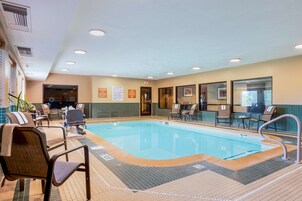 Una piscina cubierta