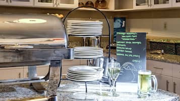 Café da manhã com buffet grátis todos os dias