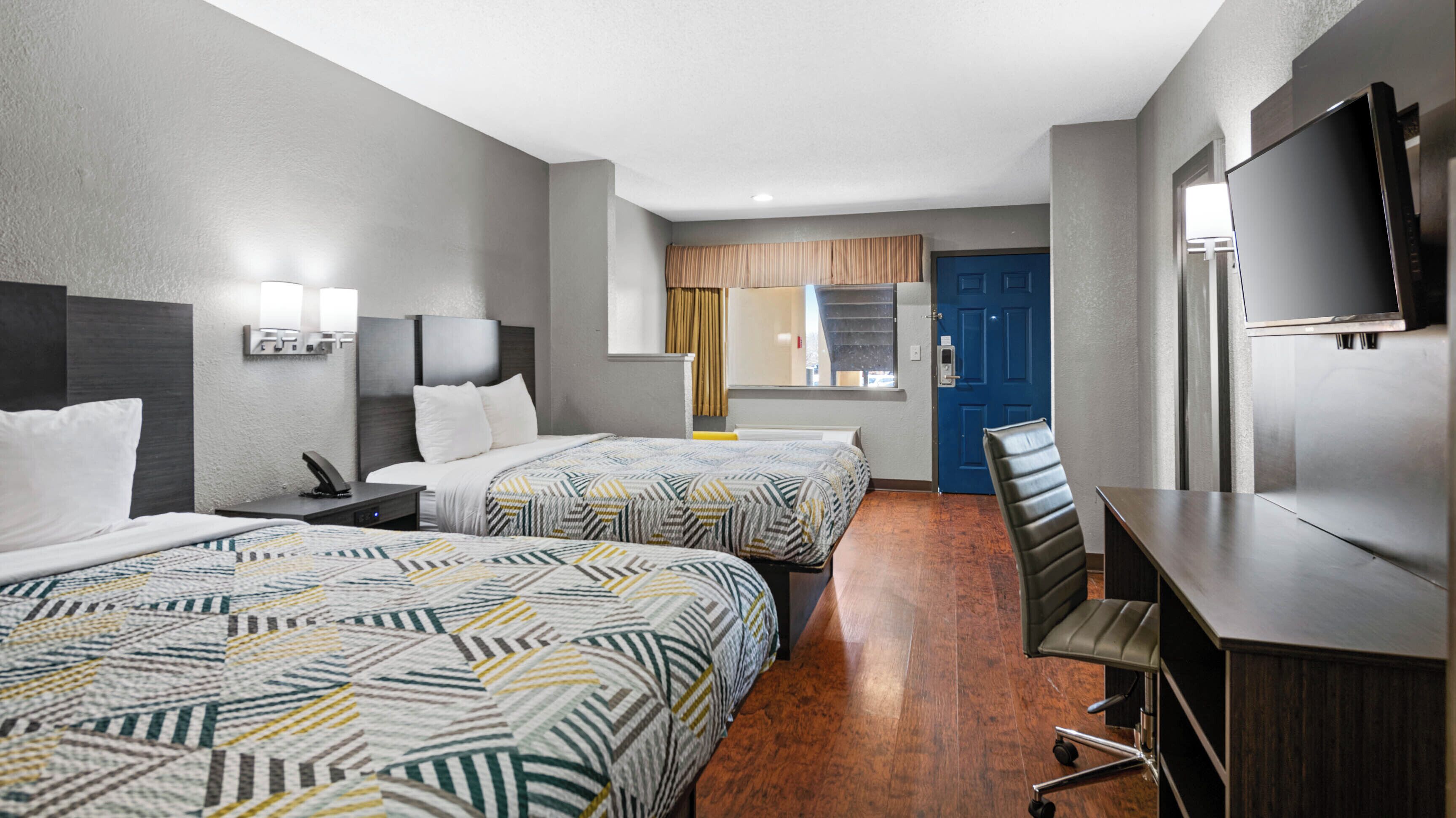 Skrivebord, strykejern/-brett, wi-fi (inkludert) og sengetøy