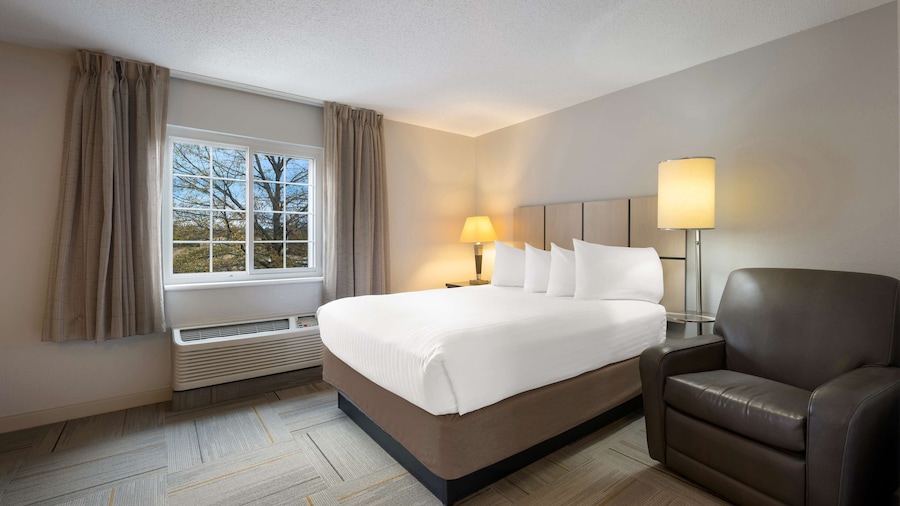 Sonesta Simply Suites Huntsville Research Park