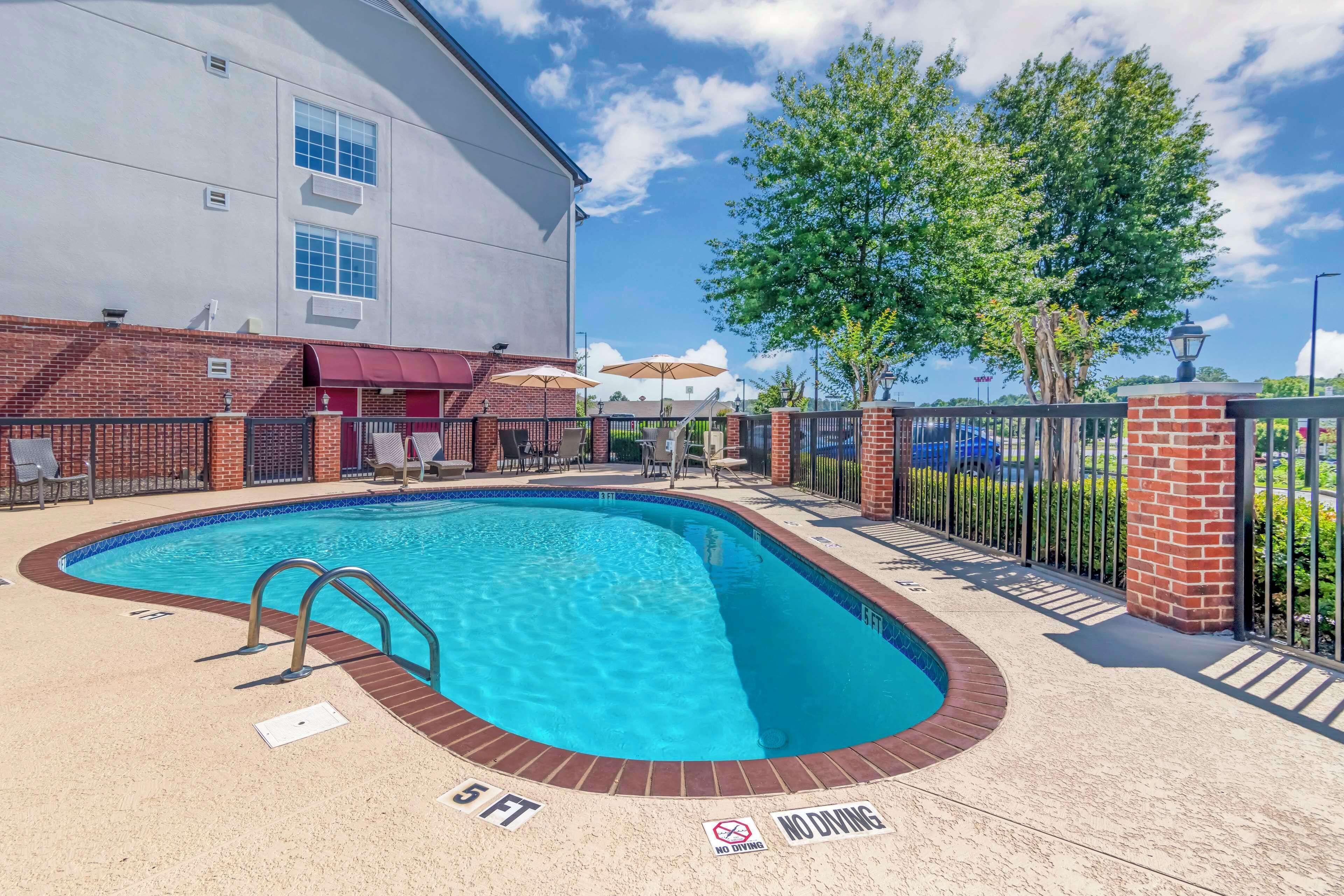 Seasonal outdoor pool, open 8:00 AM to 10:00 PM, sun loungers