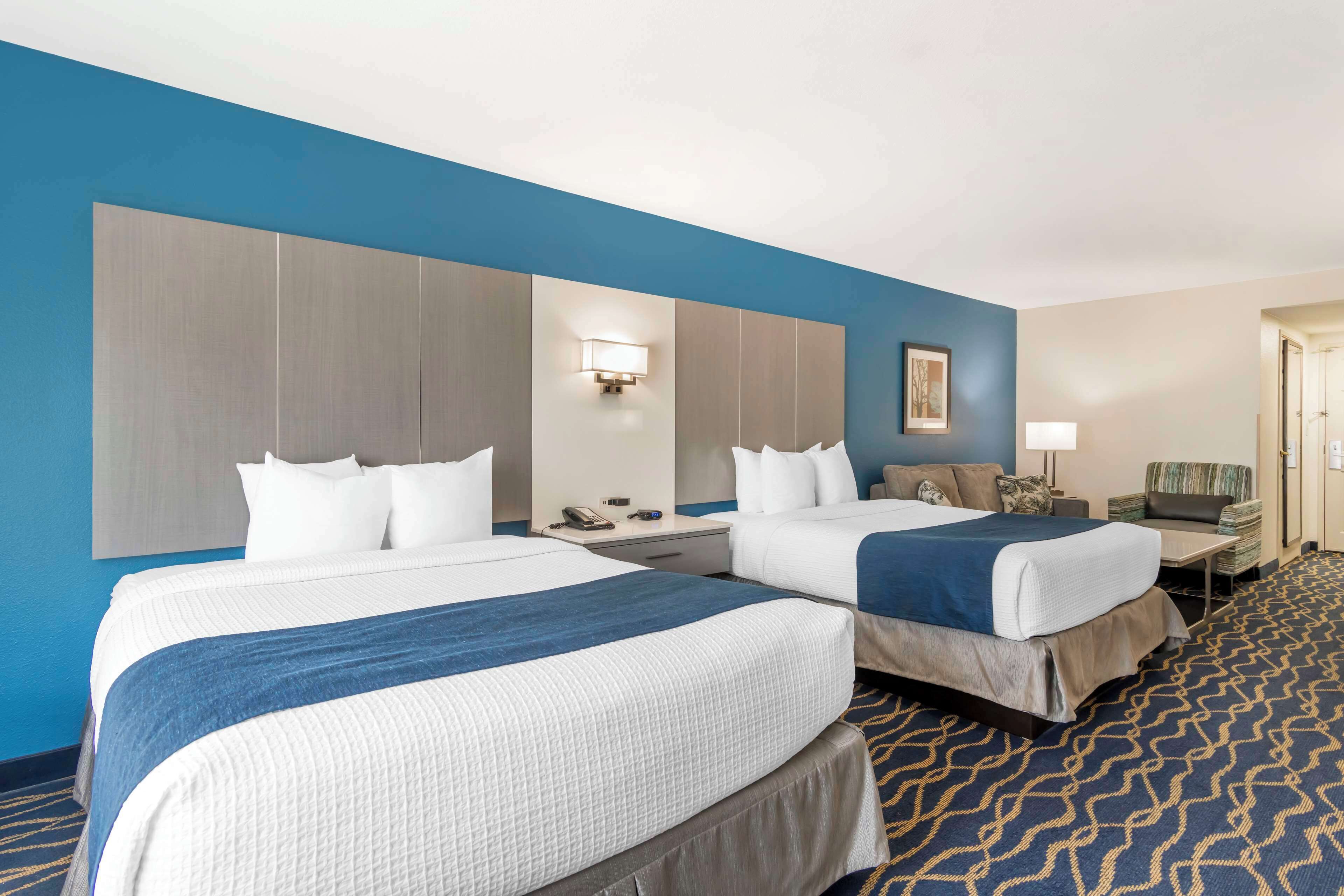 行政客房, 2 張加大雙人床, 非吸煙房, 冰箱和微波爐 (with Sofabed) | 1 間臥室、書桌、筆電工作空間、熨斗/熨衣板