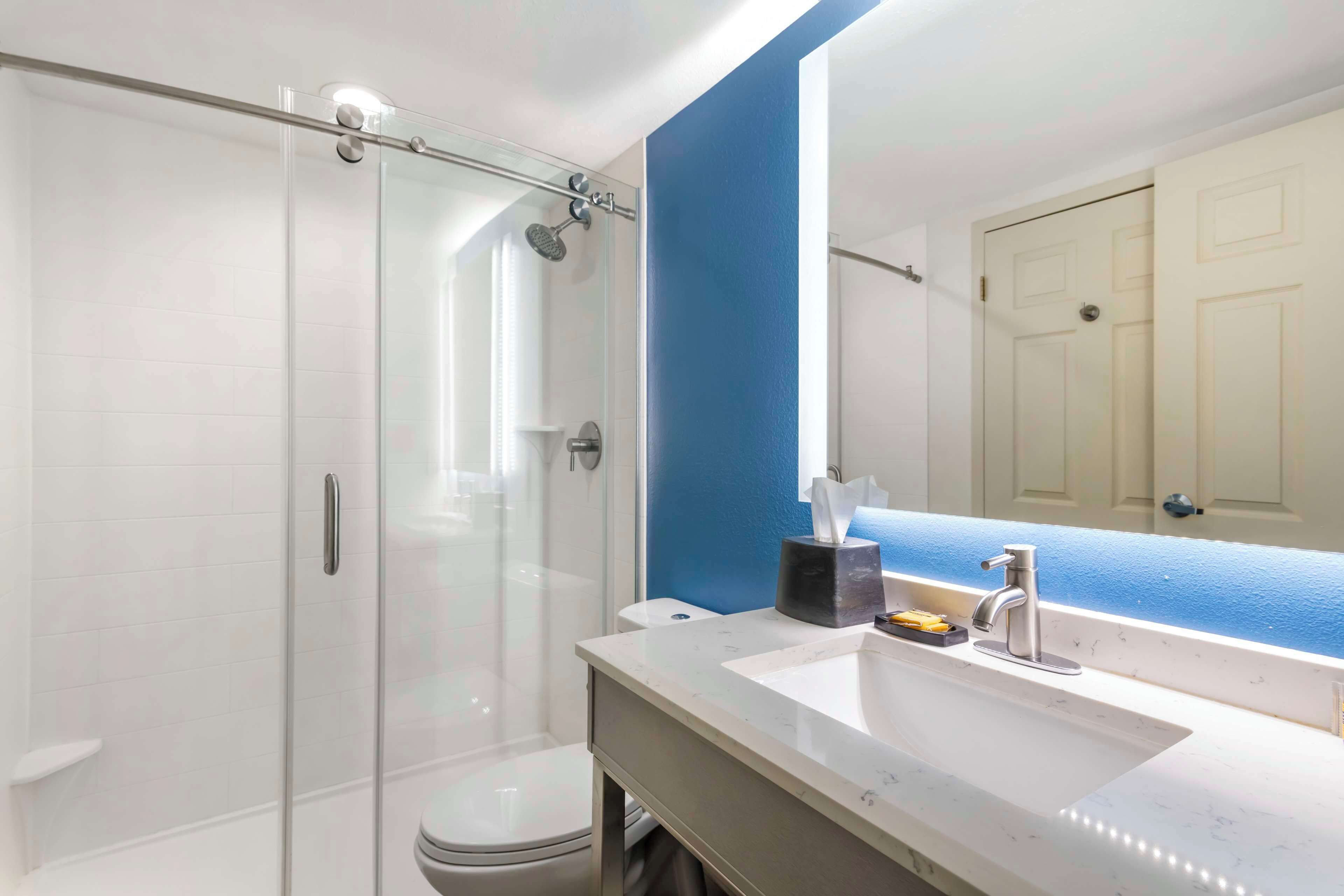 suite, 1 king bed, non smoking (full kitchen) | bathroom | free toiletries, hair dryer, towels