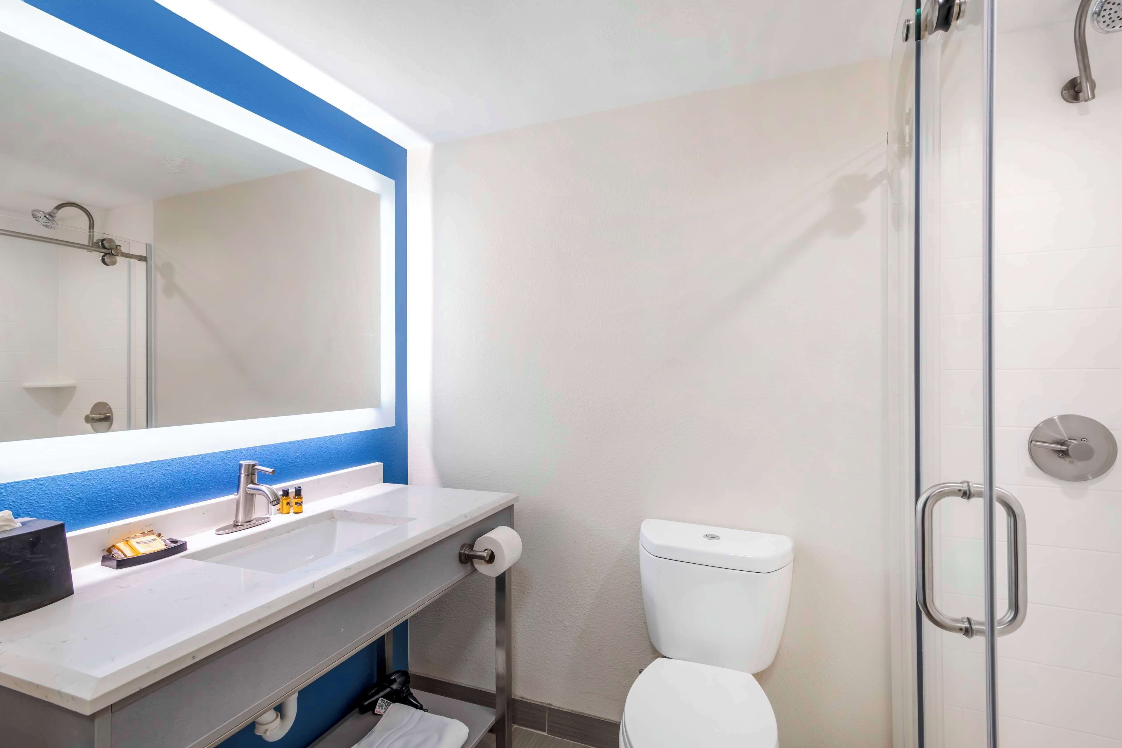 executive room, 2 queen beds, non smoking, refrigerator & microwave (with sofabed) | bathroom | free toiletries, hair dryer, towels